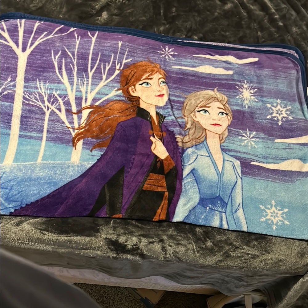 Disney Frozen Blanket with Anna and Elsa